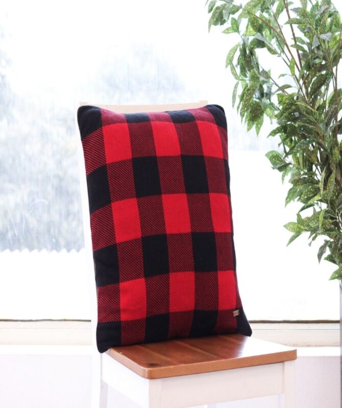 checkered way cotton knitted decorative cushion cover